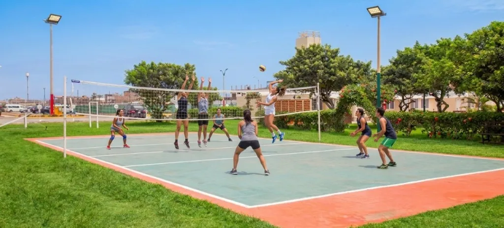 Partido de vóley en las canchas deportivas de Touricamp