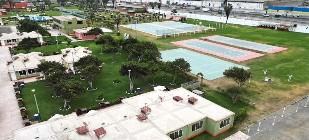 Vista panorámica de las instalaciones de Touricamp en Lurín